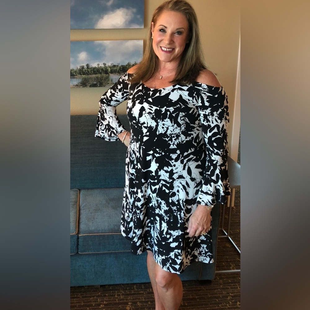 Final Markdown Karen Kane Black & White  Long Sleeve Dress